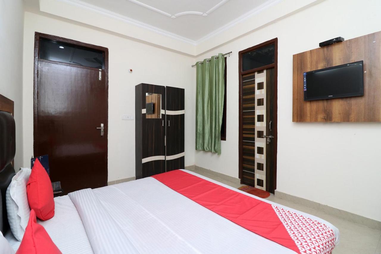 Oyo 24958 Hotel Dayal Belanganj Екстериор снимка