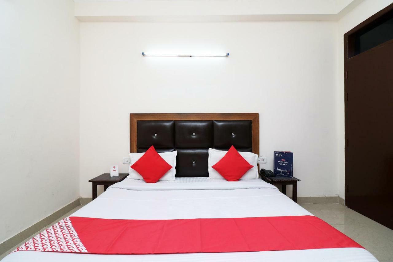 Oyo 24958 Hotel Dayal Belanganj Екстериор снимка