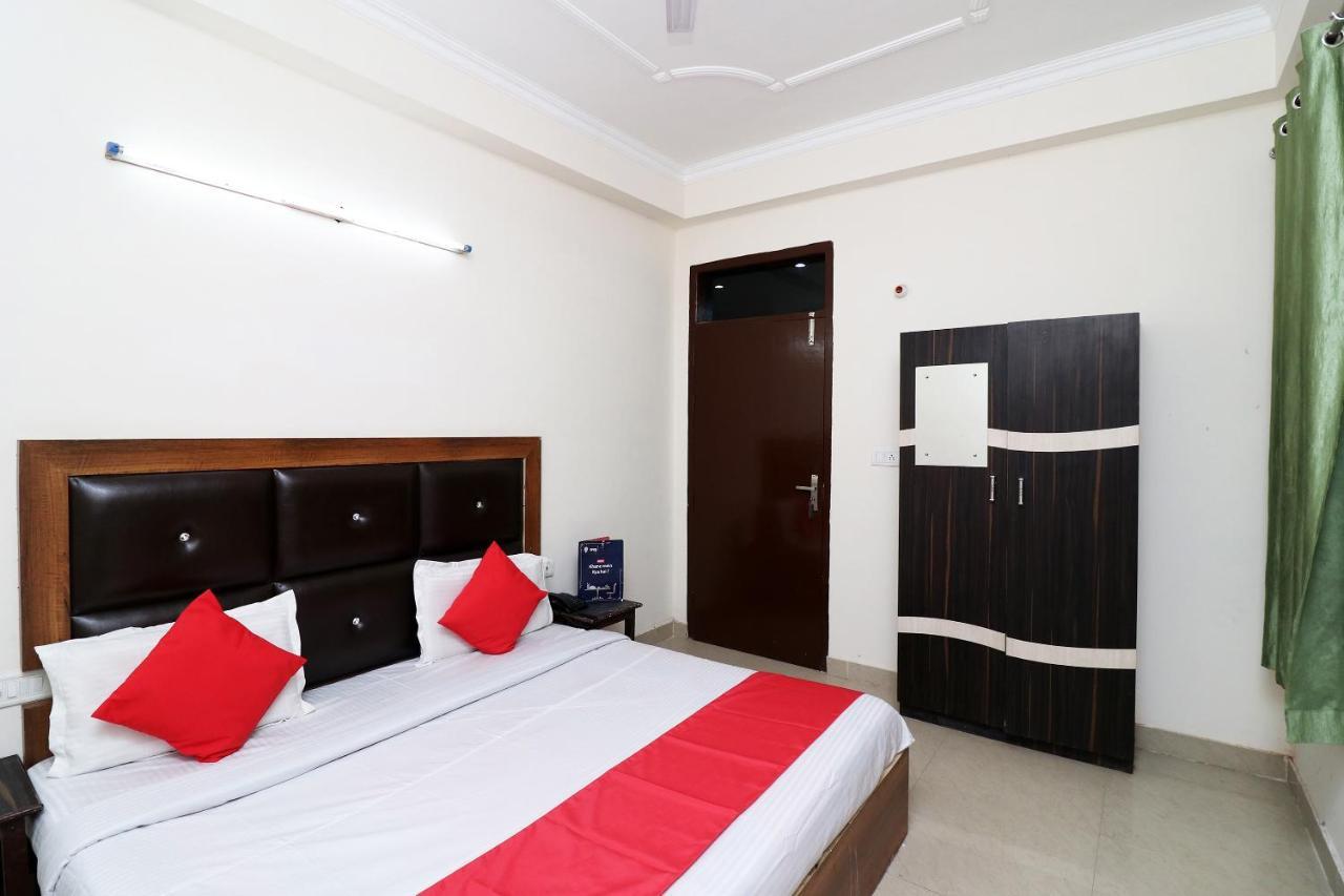 Oyo 24958 Hotel Dayal Belanganj Екстериор снимка