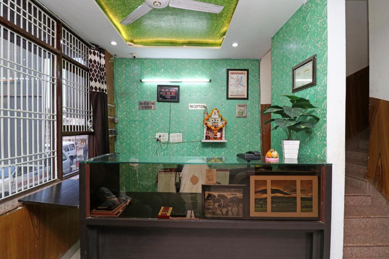 Oyo 24958 Hotel Dayal Belanganj Екстериор снимка